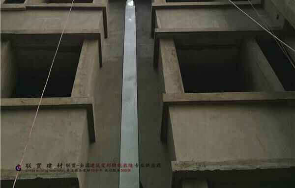 住宅小區(qū)外墻變形縫.jpg