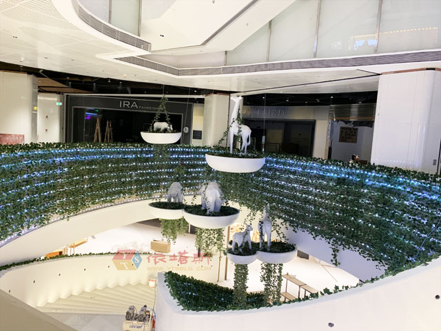 贛州商場(chǎng)旋轉(zhuǎn)樓梯吊飾開(kāi)業(yè)美陳裝飾