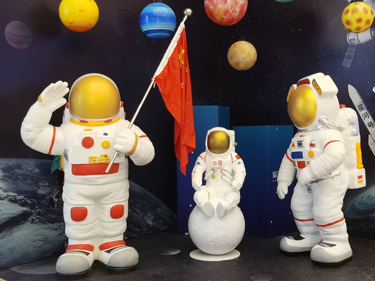 玻璃鋼卡通宇航員雕塑擺件 玻璃鋼卡通宇航員雕塑擺件