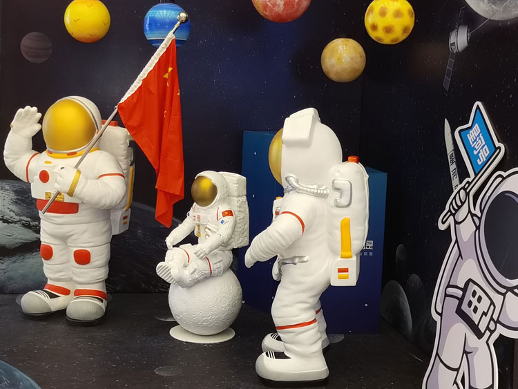 玻璃鋼卡通宇航員雕塑擺件 玻璃鋼卡通宇航員雕塑擺件