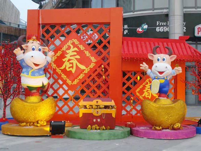 新年小牛拜年美陳 新年小牛拜年美陳